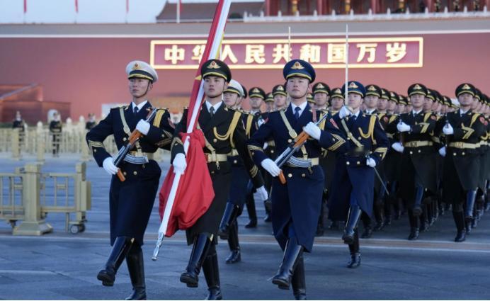 台湾这是彻底放弃了？2026年12月31日，大陆围台军演期间，台湾高层竟在一起聚