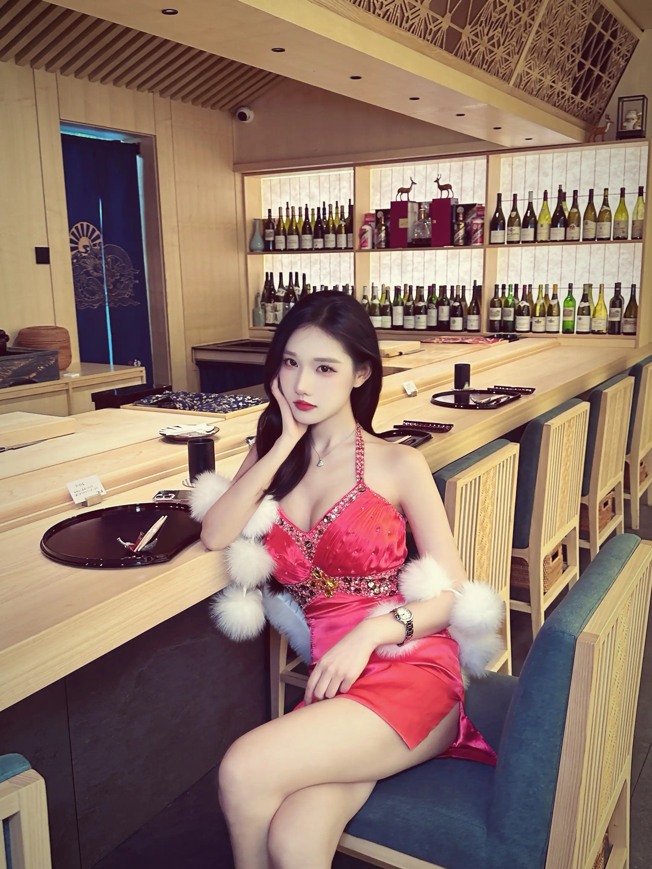 她总是淡淡的 从我认识她的那天起