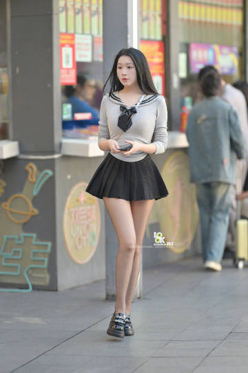 小姐姐身材不错哦