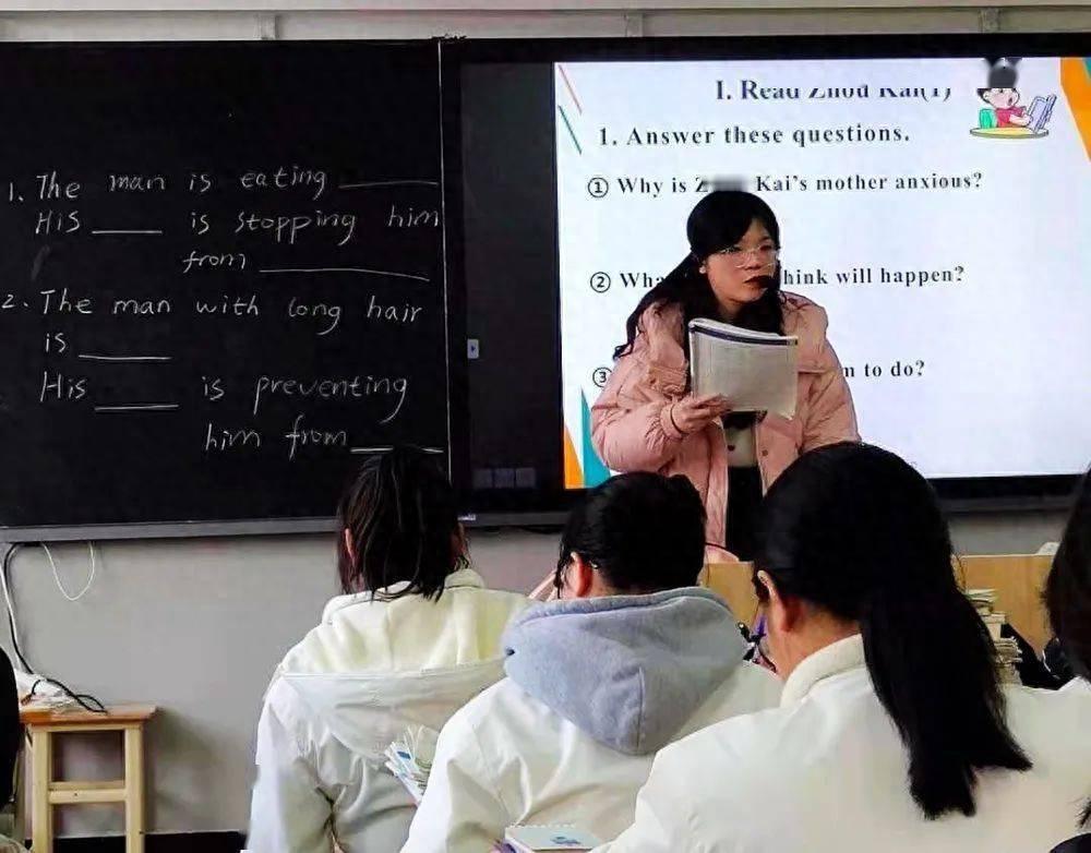 “哑巴英语”愁坏大批家长，九成老师没法流利口语对话，直接踢出主科就能把问题解决？