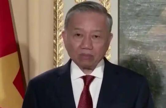 坚决支持中国政府维护领土主权的严正立场！越南侵占的中国岛礁必须全部归还，越方人员
