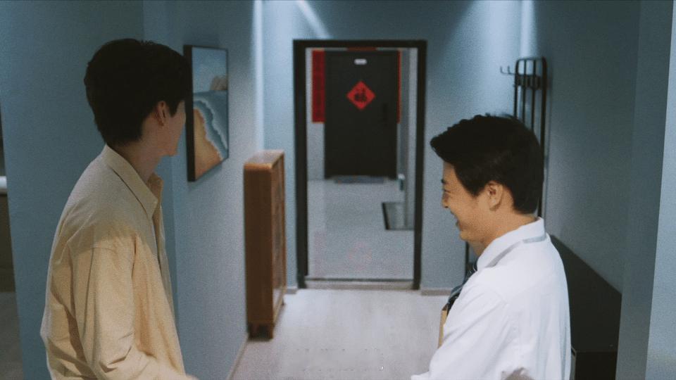 周柯宇新剧霸王茶弟狙击蝴蝶 吃饭时在姐姐爸妈面前卖惨，说自己住酒店没房子，瞬间赢