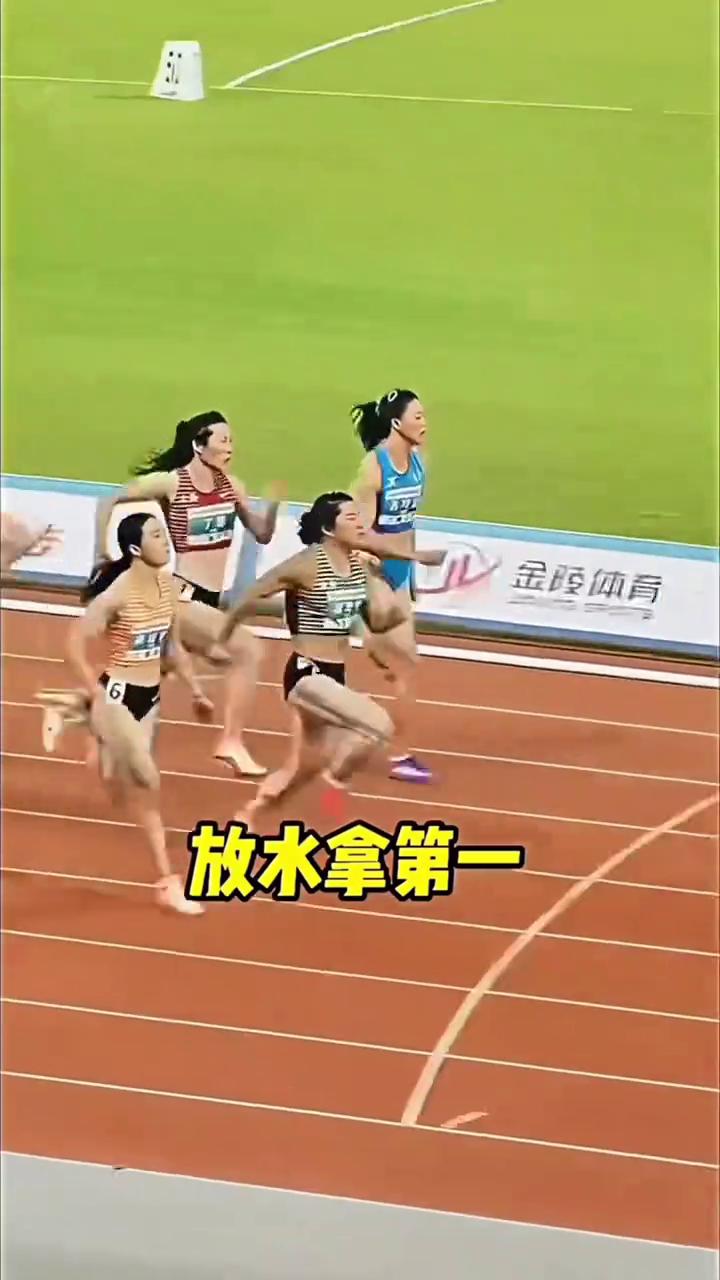 比赛结束后这一蹲震惊了所有人。
欢迎来到我的弯道，袁琦琦是胜利的关键。中国大腿袁