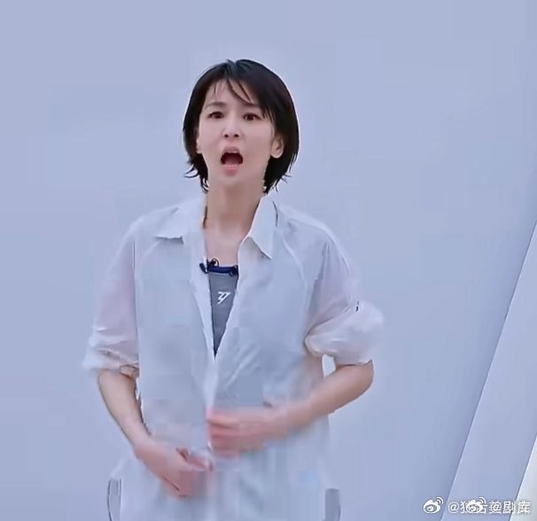 曾沛慈曾沛慈身高高高的气势弱弱的乘风2026面对严苛指导认真聆听，听话模样呆萌又