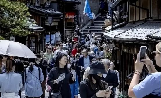 日本这波操作到底是办亚运还是赶客人啊？！签证费猛涨五倍专坑中国观众，亚运村改成集