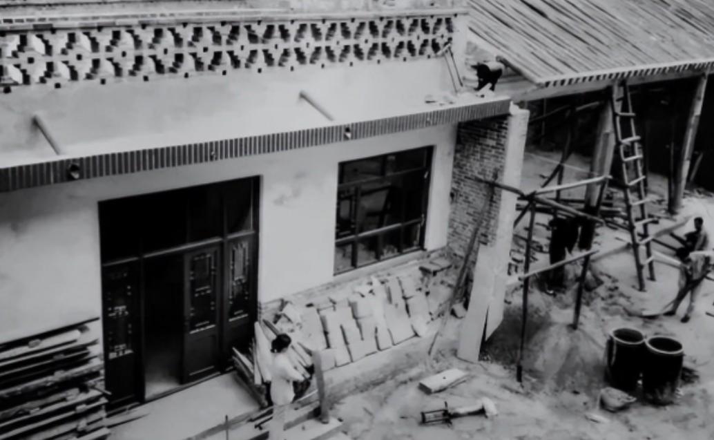 1997年，山西平遥人耿保国不顾家人反对，四处借钱凑了100万，买下了3000多