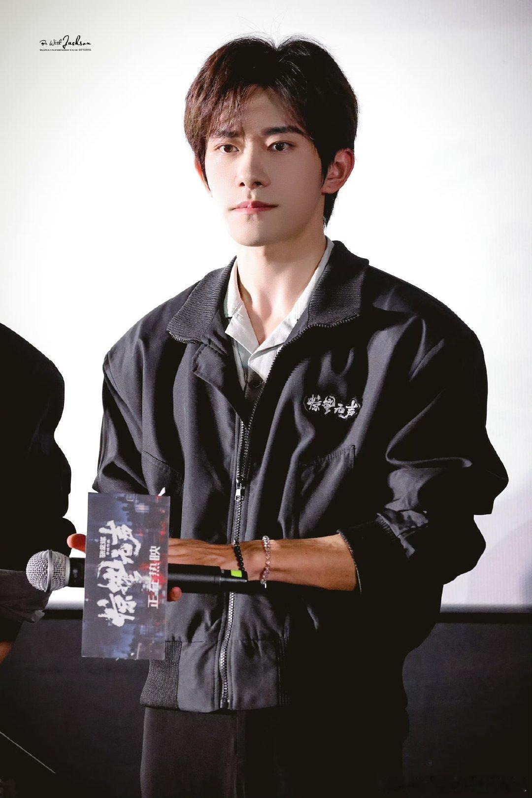 易烊千玺成都路演状态易烊千玺惊蛰无声路演状态易烊千玺惊蛰无声路演，生图状态超好，