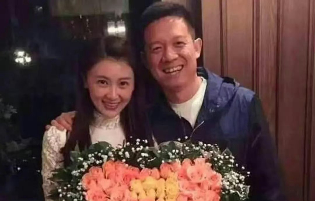 否认资产转移！甘薇宣布和贾跃亭离婚：19岁认识他，得到的回报太少。反正，我是不信