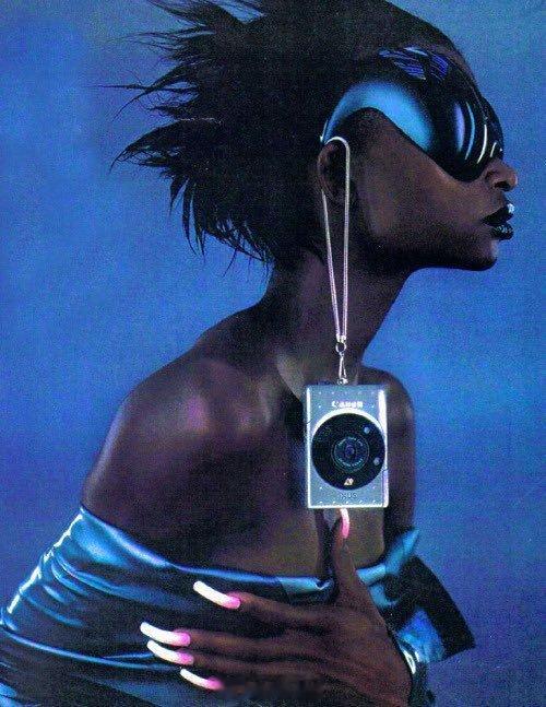 Canon Ixus Digital Camera 1998  cr：Autoh