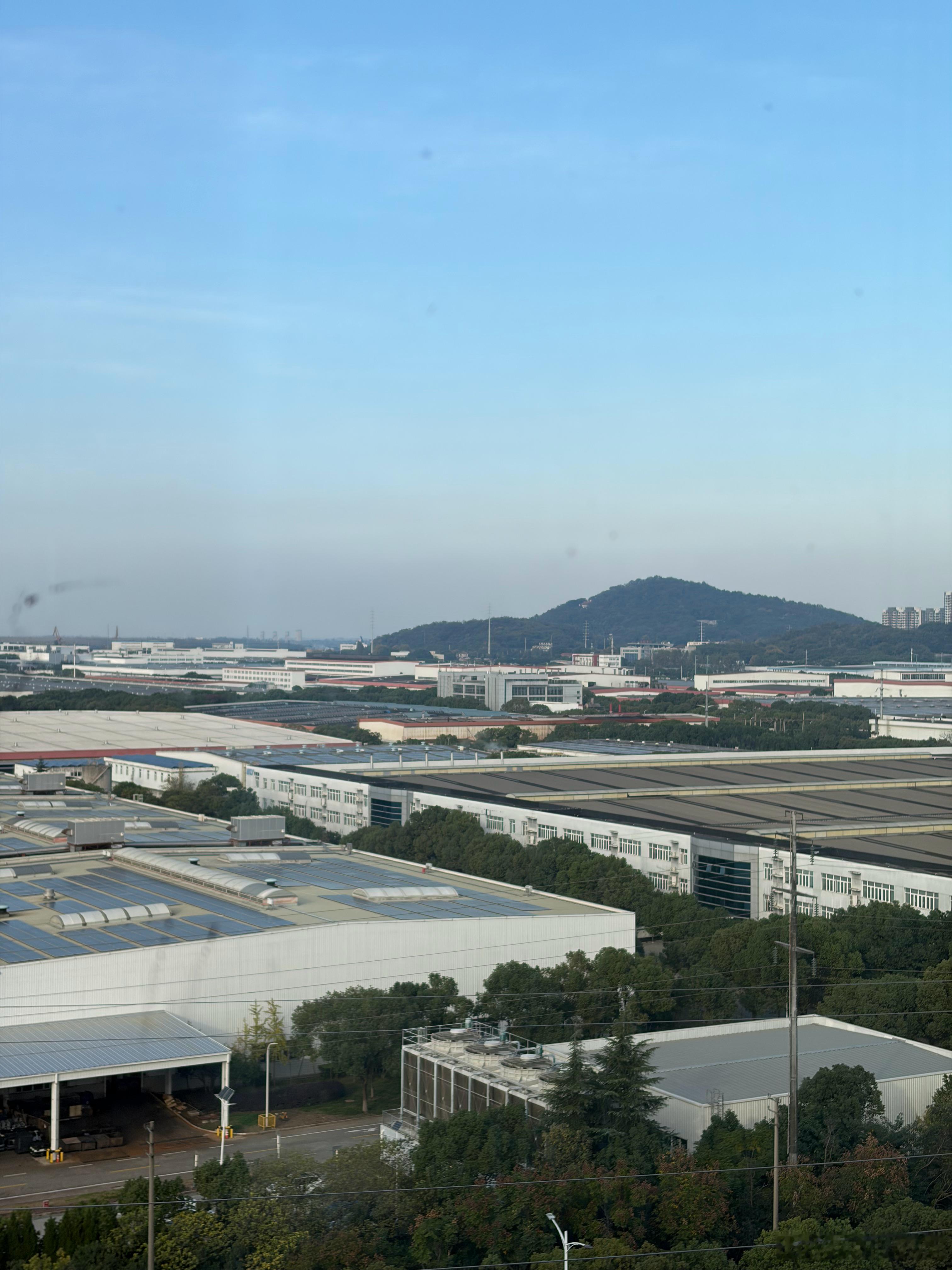 这几天天气都不错 心情也不错 中午跑出去吃了老乡鸡 吃了最爱吃的蒸鱼 