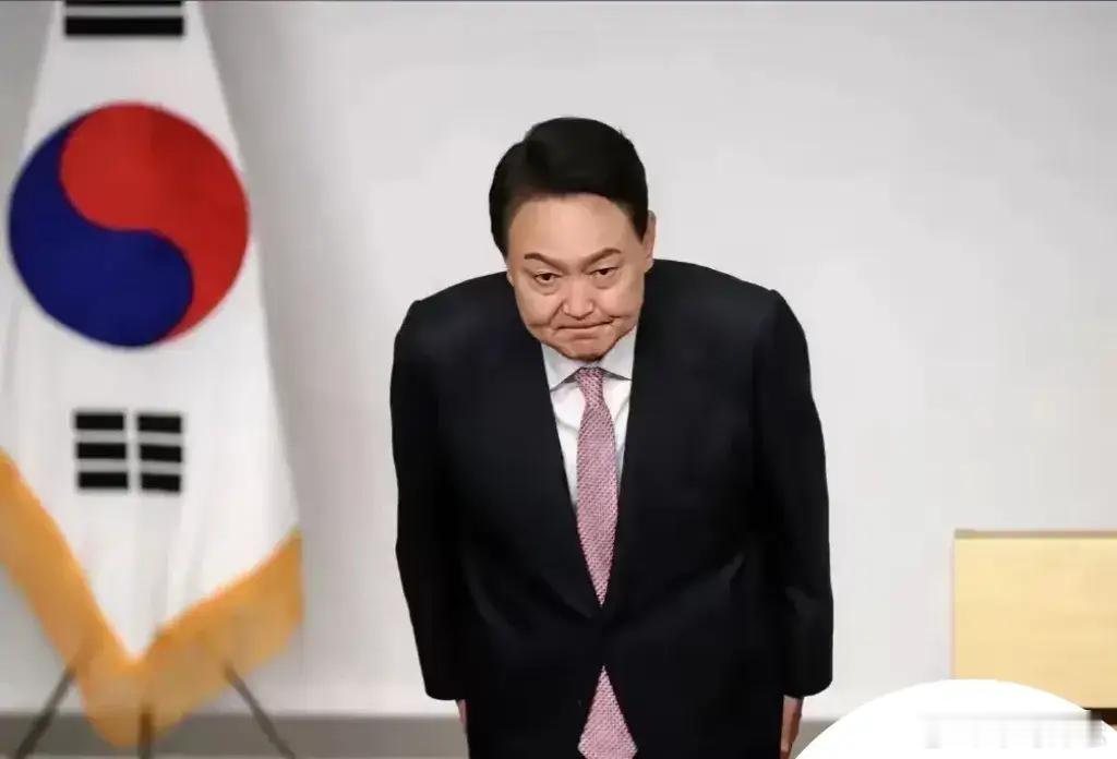 日本和韩国，最后的本事，就是鞠躬道歉[doge]尹锡悦这是良心发现了，还是被韩国