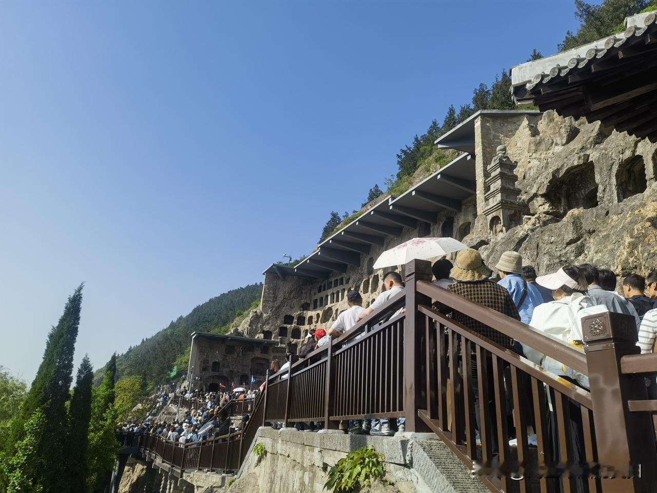 河南洛阳龙门石窟西山北端第一窟潜溪寺，开凿年代唐代