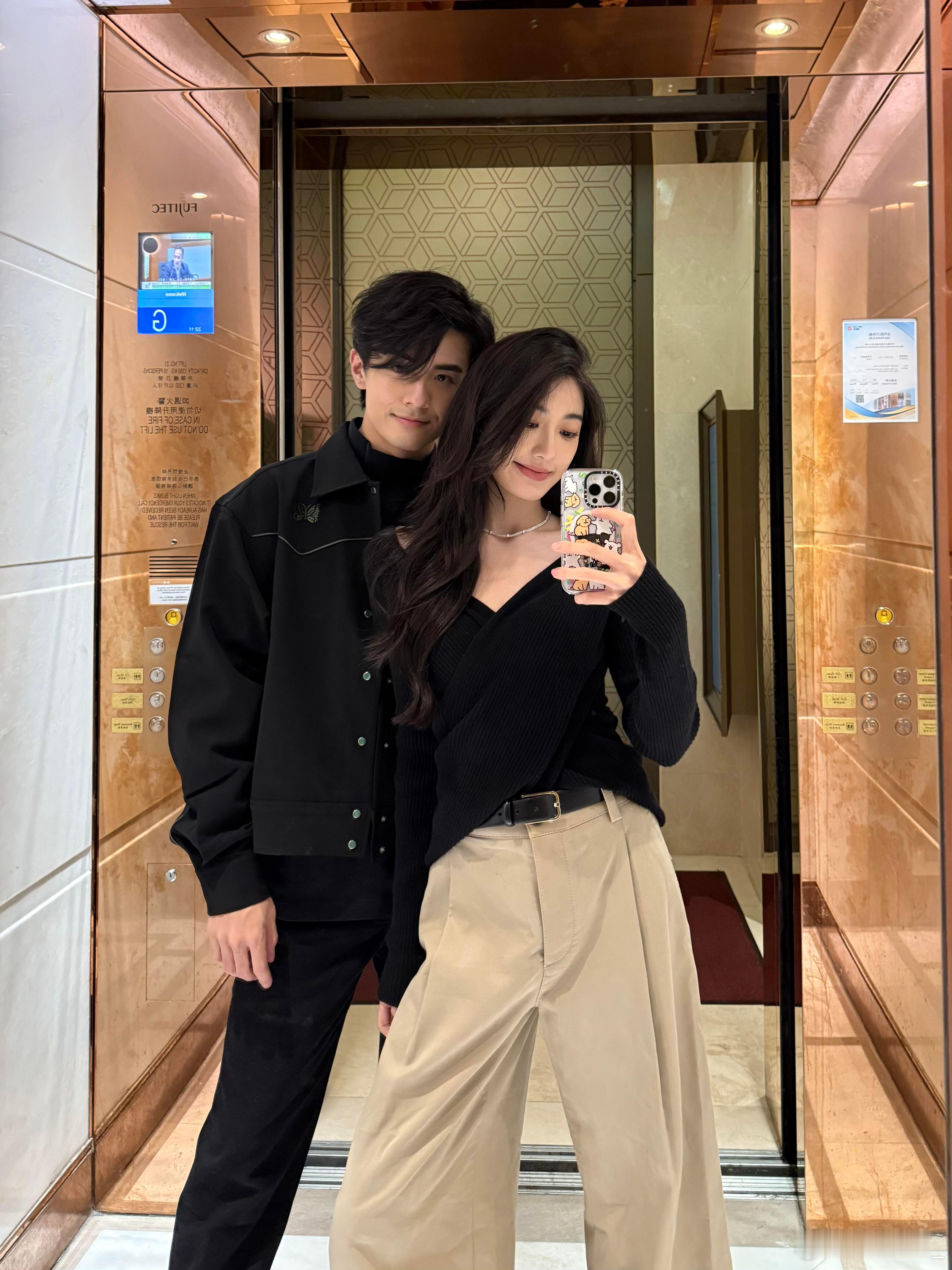 毓言cp电梯🛗自拍🤳。 