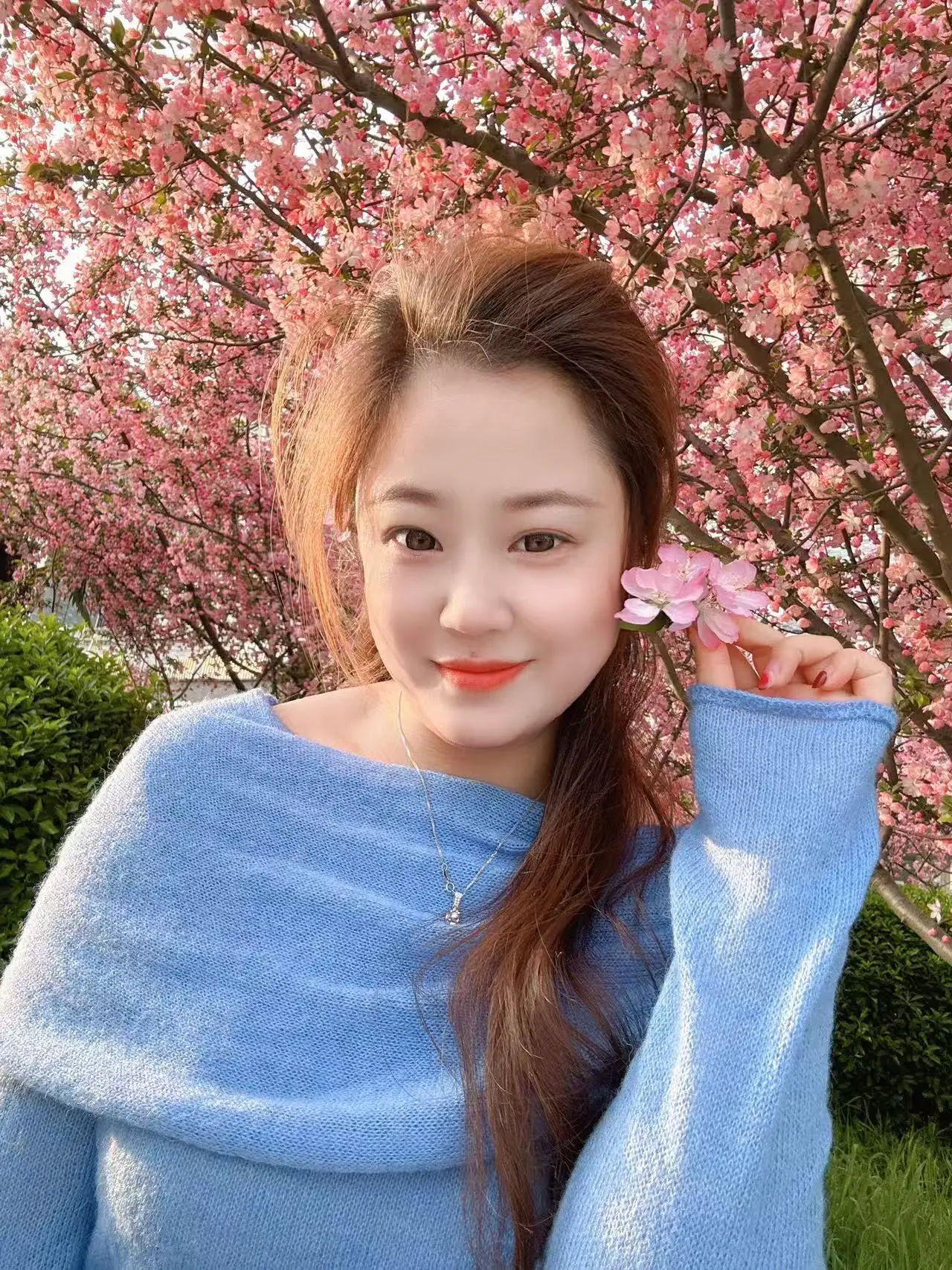 这世间，只有爱你和鼓励你的人，才值得你动用心神