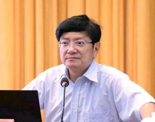 郑强教授此前一句话让国人都震惊了：民富不等于国强。如果我们跟老美干起来，跑的最快