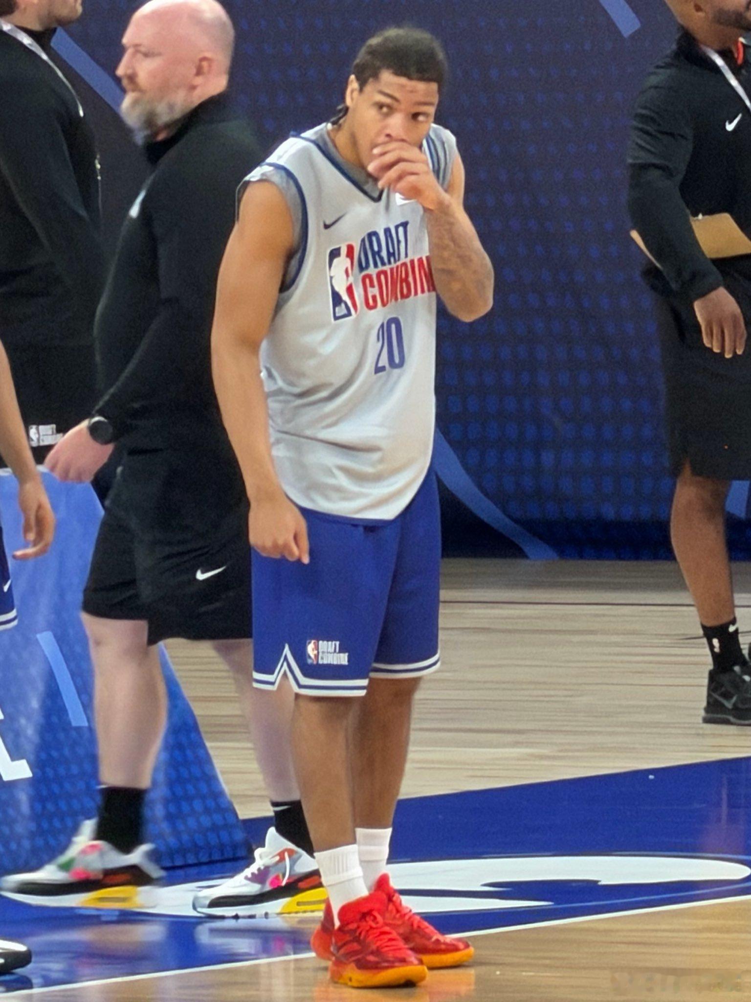 达柳厄斯·阿卡夫今日NBA联合试训非官方体测及投篮成绩：• 原地起跳摸高：31.