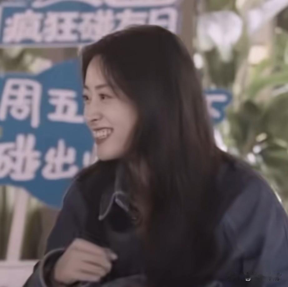 看过宫斗剧的一眼就能明白沈月的门道。表面是玩闹，实则是故意挖坑，把小动作藏在玩笑