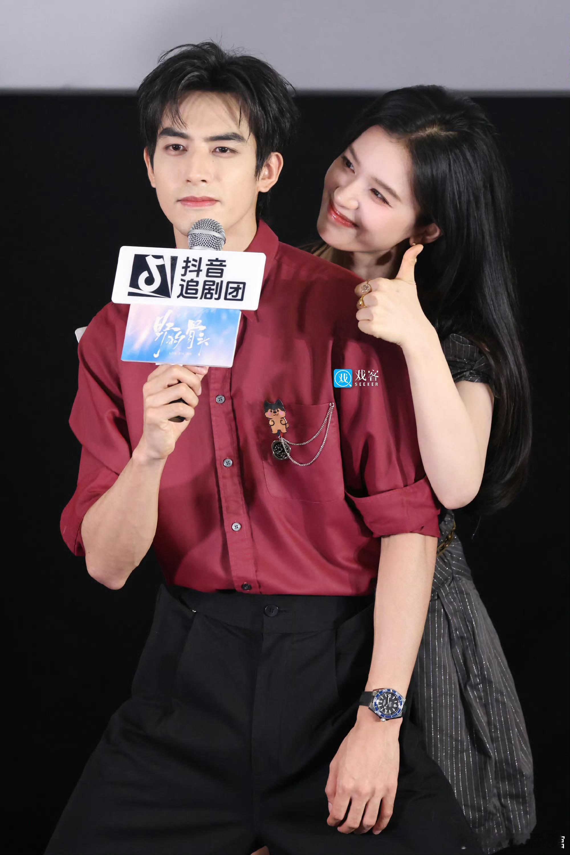 宋威龙宋威龙张婧仪互关野狗骨头双向关注解锁！戏里陈异苗靖岁岁相伴，戏外两位演员正