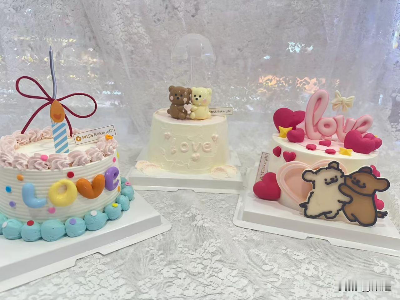 人都是半人半鬼
 
见过斯斯文文的女生在外偷人，
也见过大大咧咧抽烟喝酒的姑娘坚