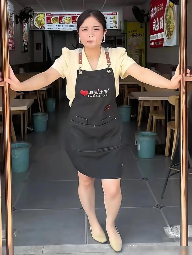 南阳渝见小面开始营业了，照样一碗面只卖8元，照样有红油辣子和酥豆‌，还送卤豆腐，