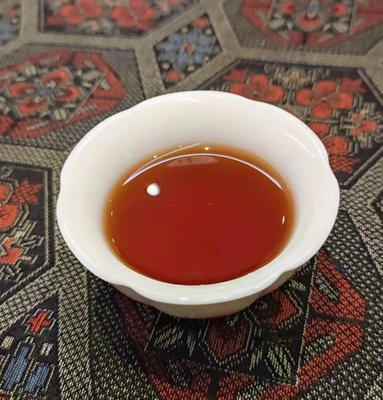 上联：兔子灯笼映明月，下联您来对。
就快中秋了，你们买月饼了吗？祝大家中秋快乐！