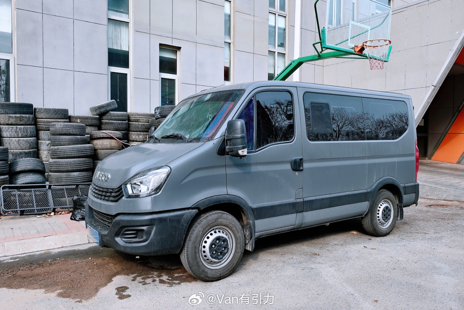 如果买来干重活，买这个带大梁的家伙肯定没毛病。不过只是当轻负载露营车的话，空间并