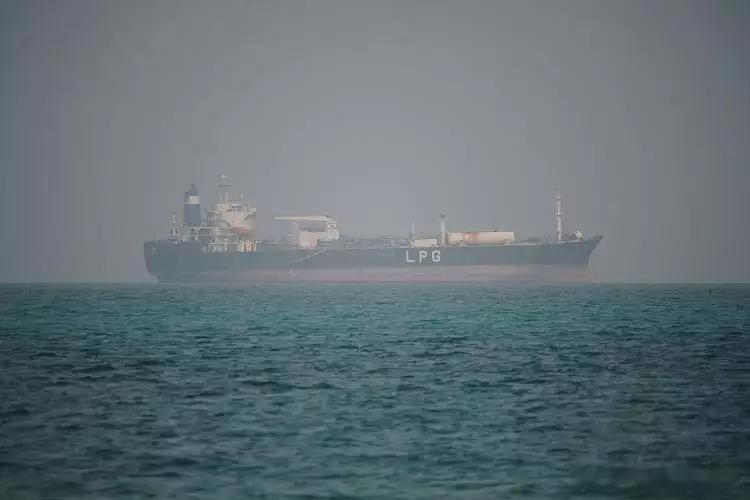 伊朗方面称霍尔木兹海峡进出通道仍处于封锁状态 任何船只都无权通行 