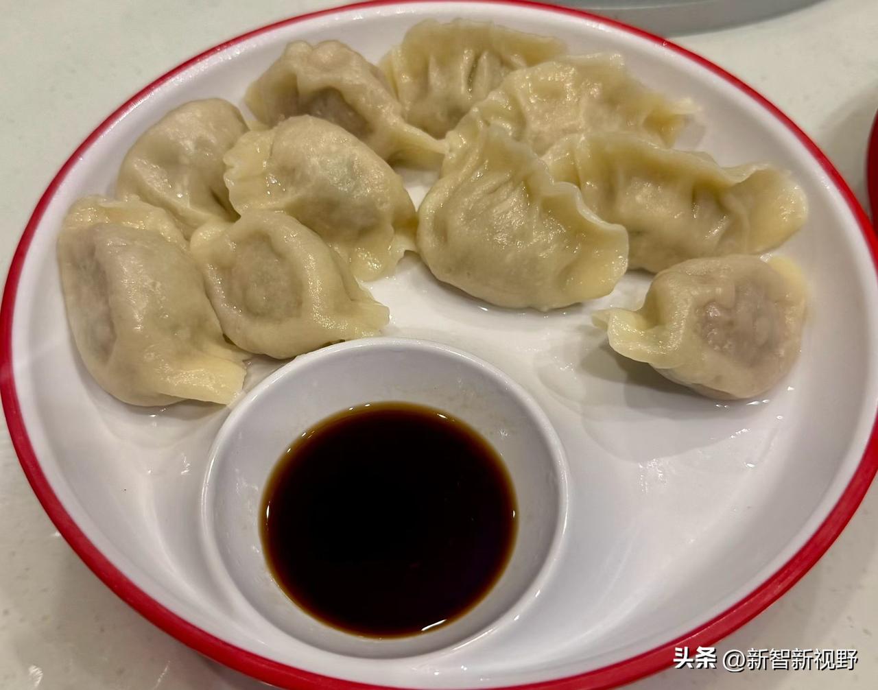 一盘美味的凤翔饺子真香酸菜味饺子 凉饺子 初秋饺子 南方味饺子 湿炒海鲜饺子 醋