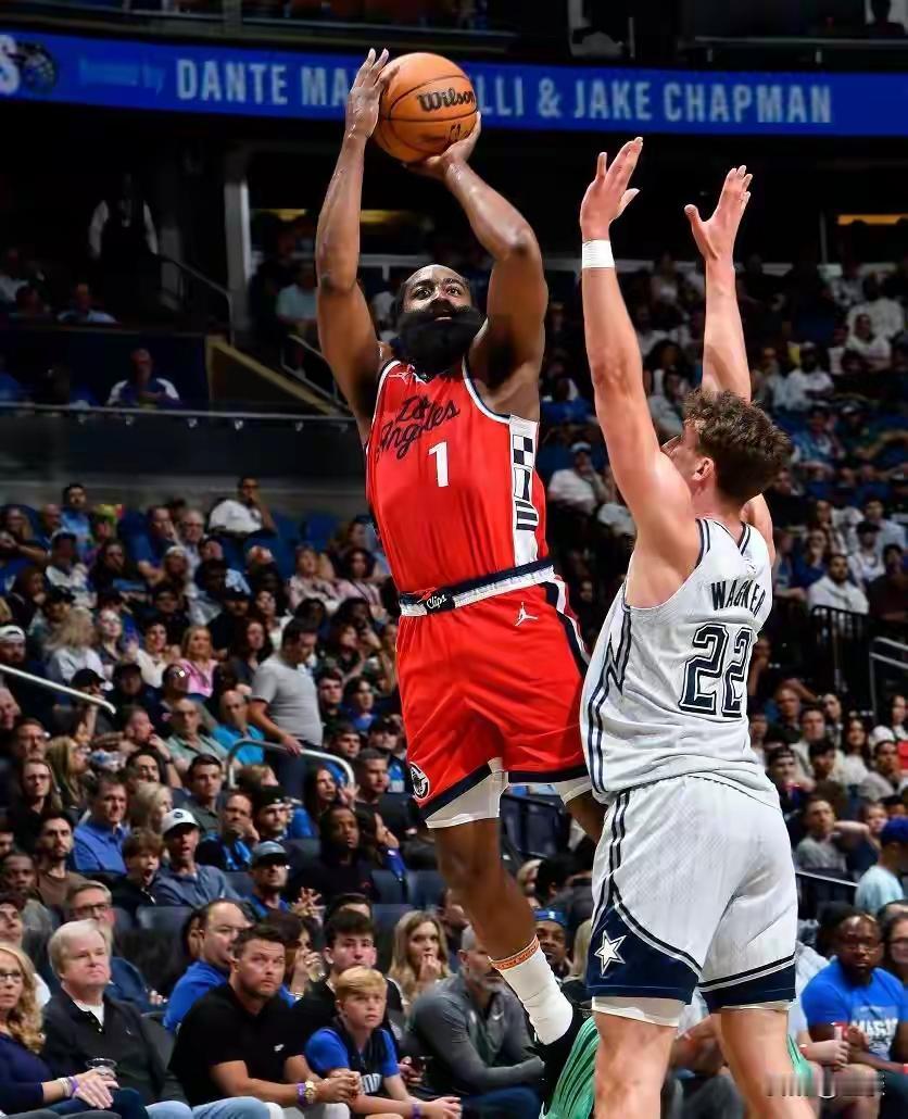 快船的未来可能不会依赖哈登，现在真离不开他，看看今天对阵黄蜂的比赛，哈登手感火热