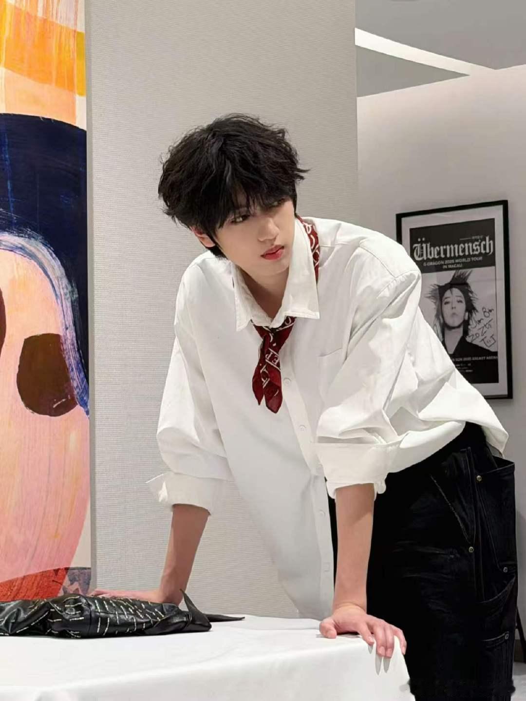 张桂源晚安语音张桂源白衬衫库存 张桂源白衬衫库存来啦 