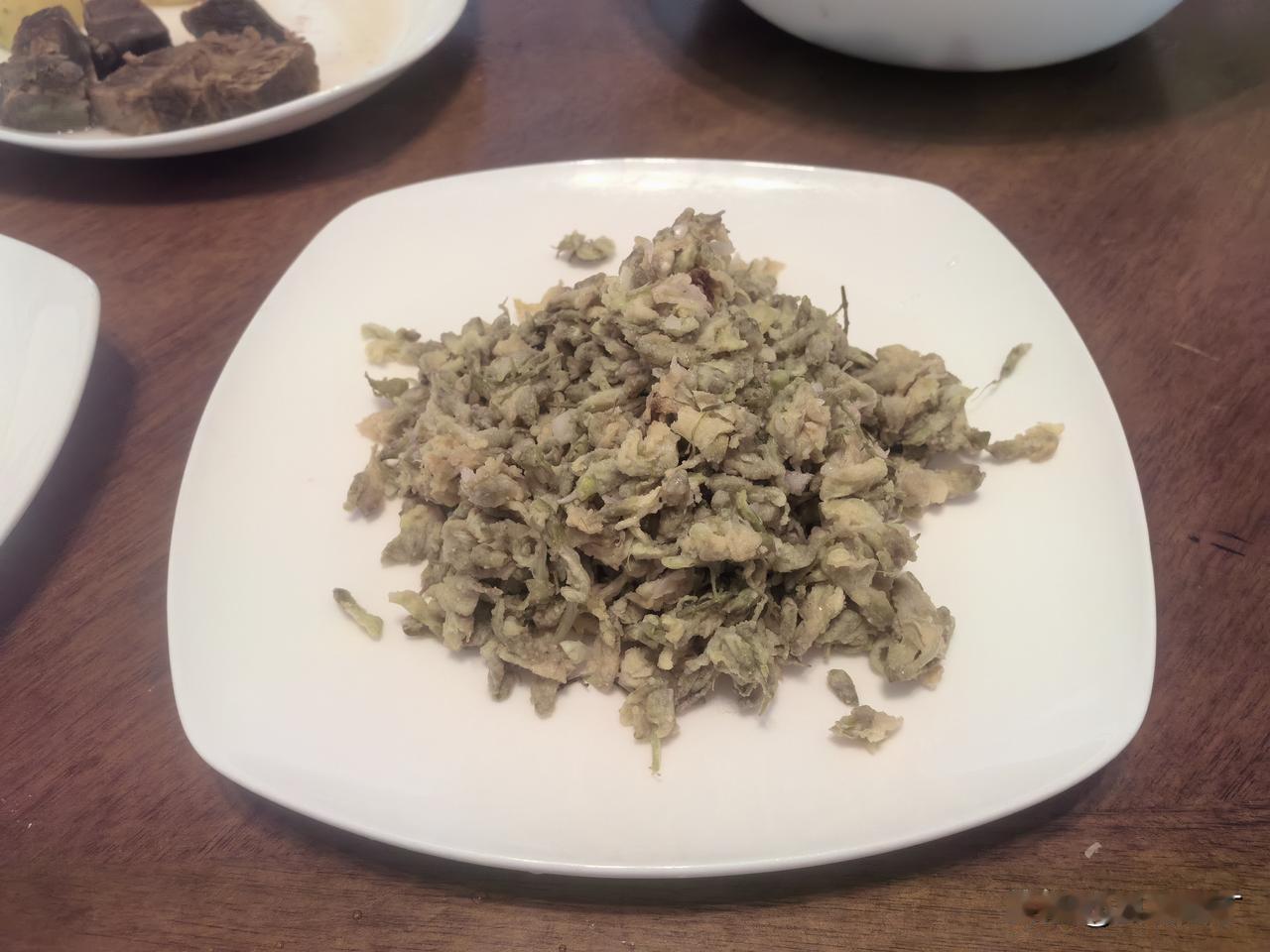 父亲打电话说，我公公带了一大袋子槐花去家里了，让我父亲给我寄过来，我心头不由得一