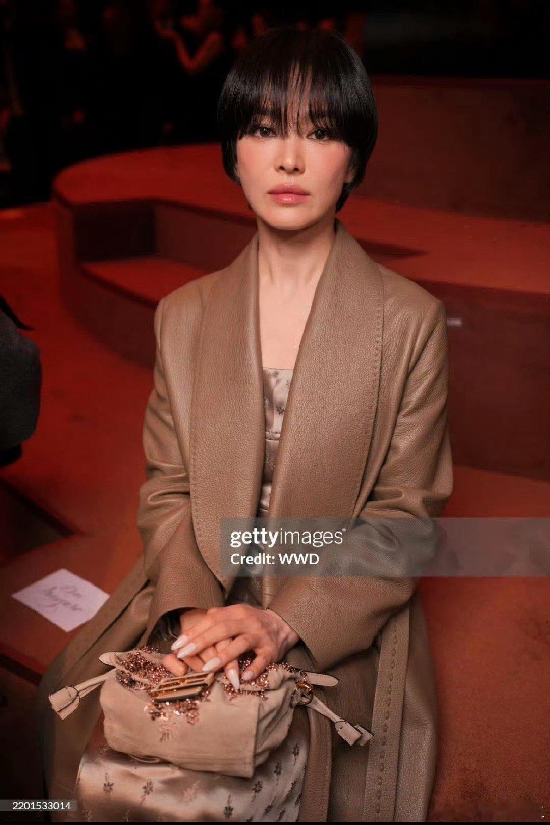 Fendi 2025秋冬大秀宋慧乔、宋雨琦和方灿的G社生图  