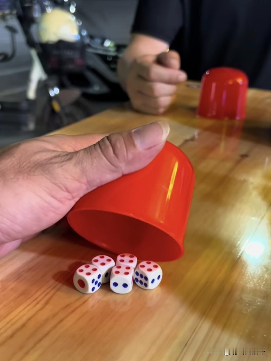 我先喊三个3，他劈我，我不想直接输，怎么喊才有一定的胜算呢？