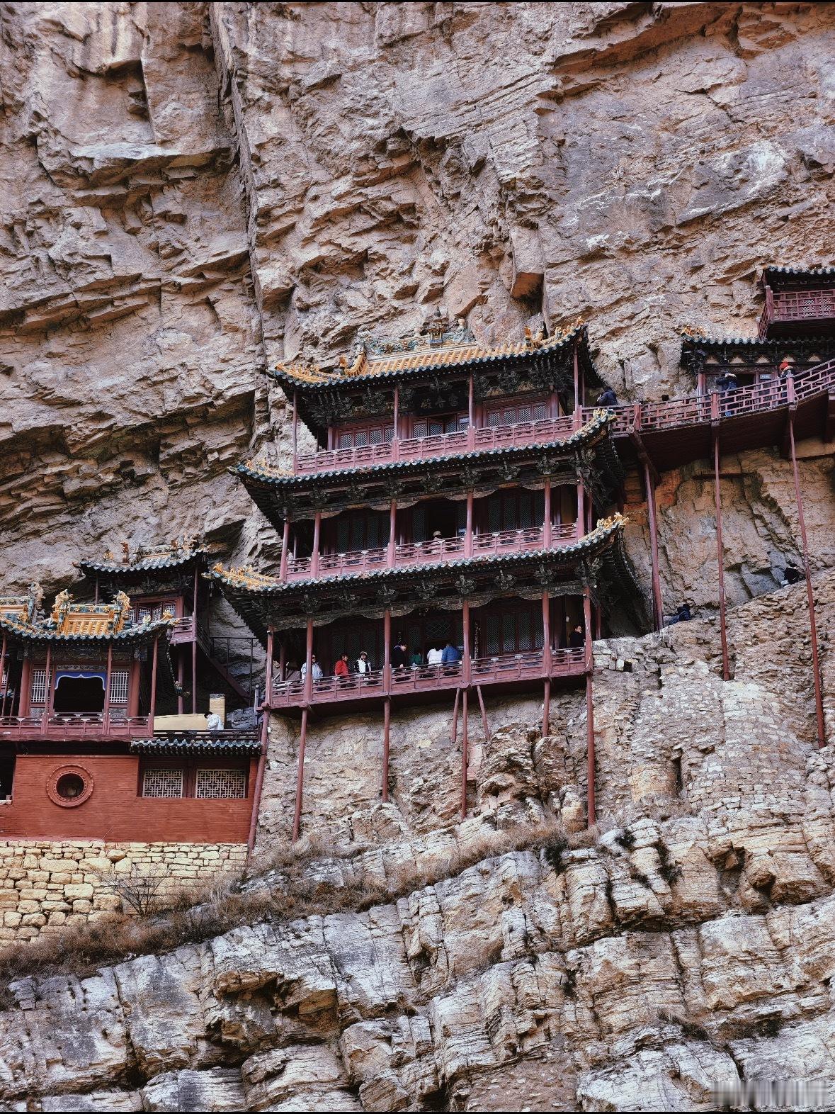 八仙让悬空寺更火了动画《八仙！》直接把悬空寺带成暑期热门打卡地。电影里钟离权和吕