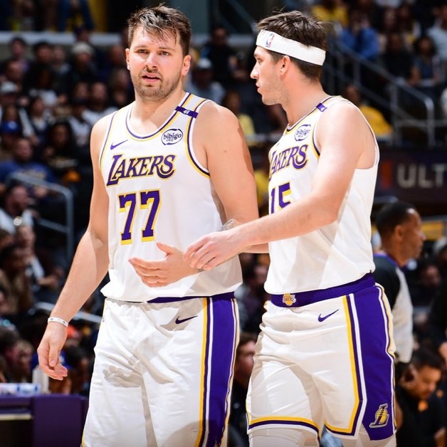 湖人战胜独行侠东契奇里夫斯合砍73分詹姆斯13分有史以来第一次，勒布朗所在的球队