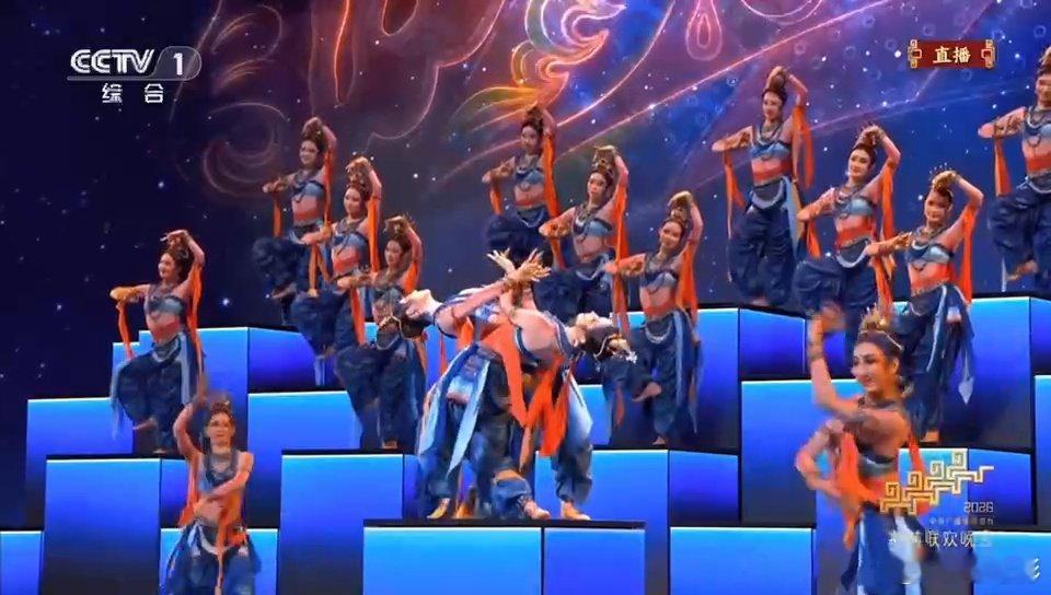 丝路古韵美成啥了 千年古道的风，仿佛吹到了舞台上，吹进了观众心里。 