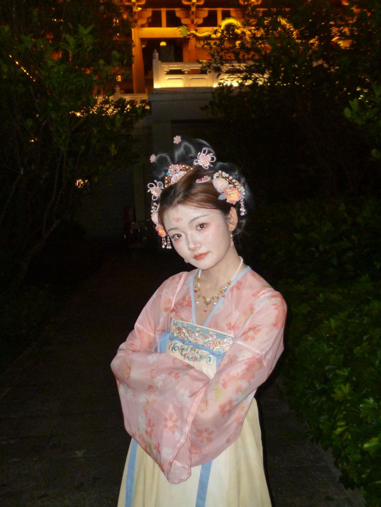 古镇随拍不愧是汉服 我的今日汉服穿搭 汉服拍照姿势 汉服日常出行