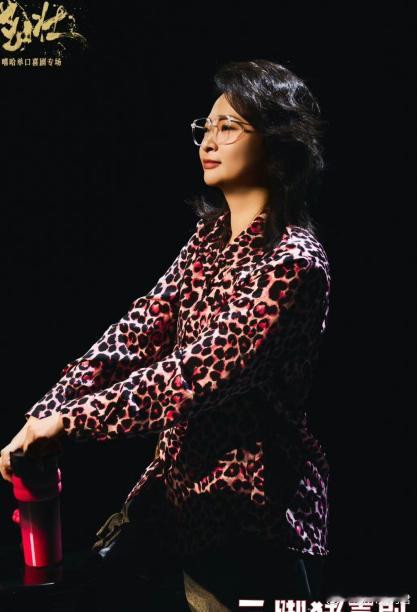 嘻哈辞职喜剧之王单口季 嘻哈辞职之举似破晓的曙光，她明白行业里众人被低质量的合作