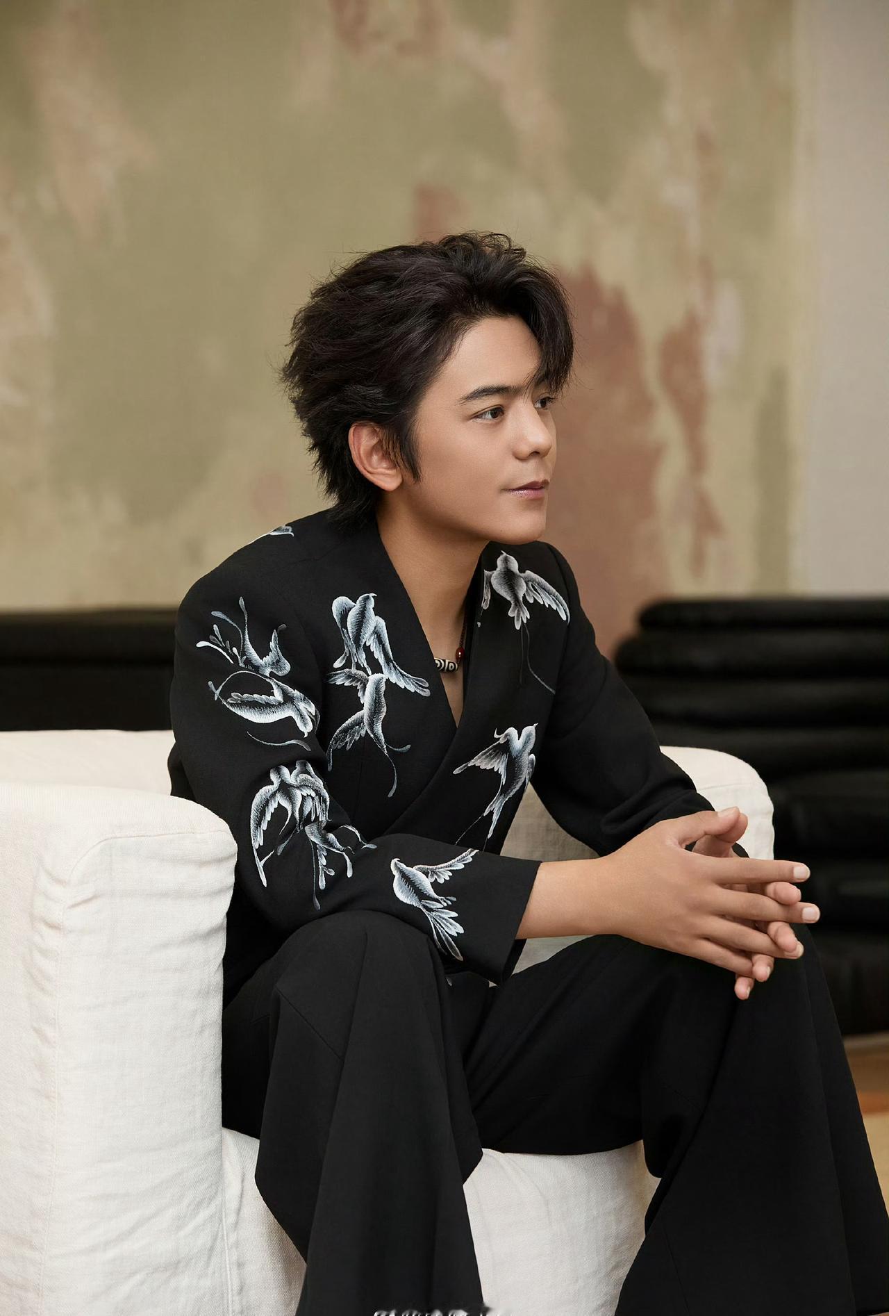 全球华语流行音乐金曲榜超话丁真对向佐说扛不住就别混这个圈子✨寻真之地 
 在《寻