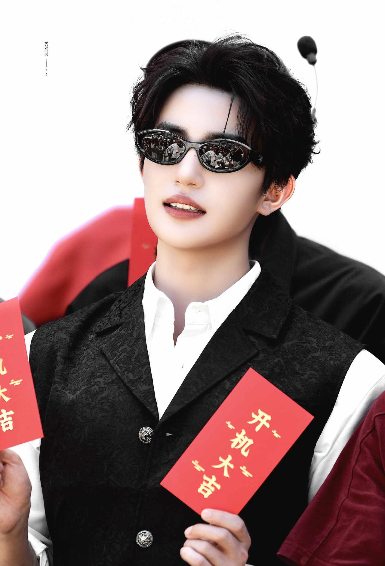 𝟐𝟎𝟐𝟔𝟎𝟕𝟐𝟒
裴屿白开机大吉
@张翅
帅出高级感