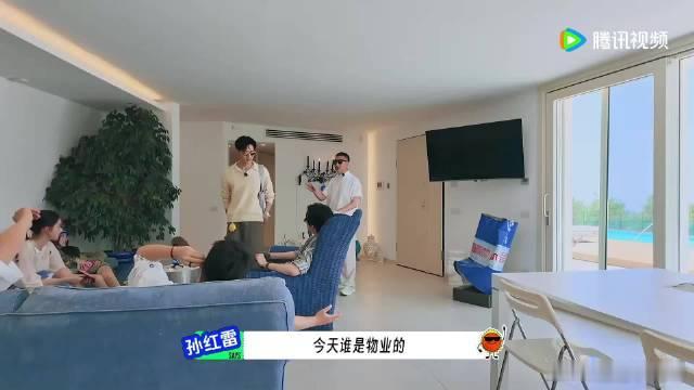 李乃文快成浣衣局主事了地球超新鲜 最新一期地球超新鲜太有梗啦！乃文叔游戏里运气与