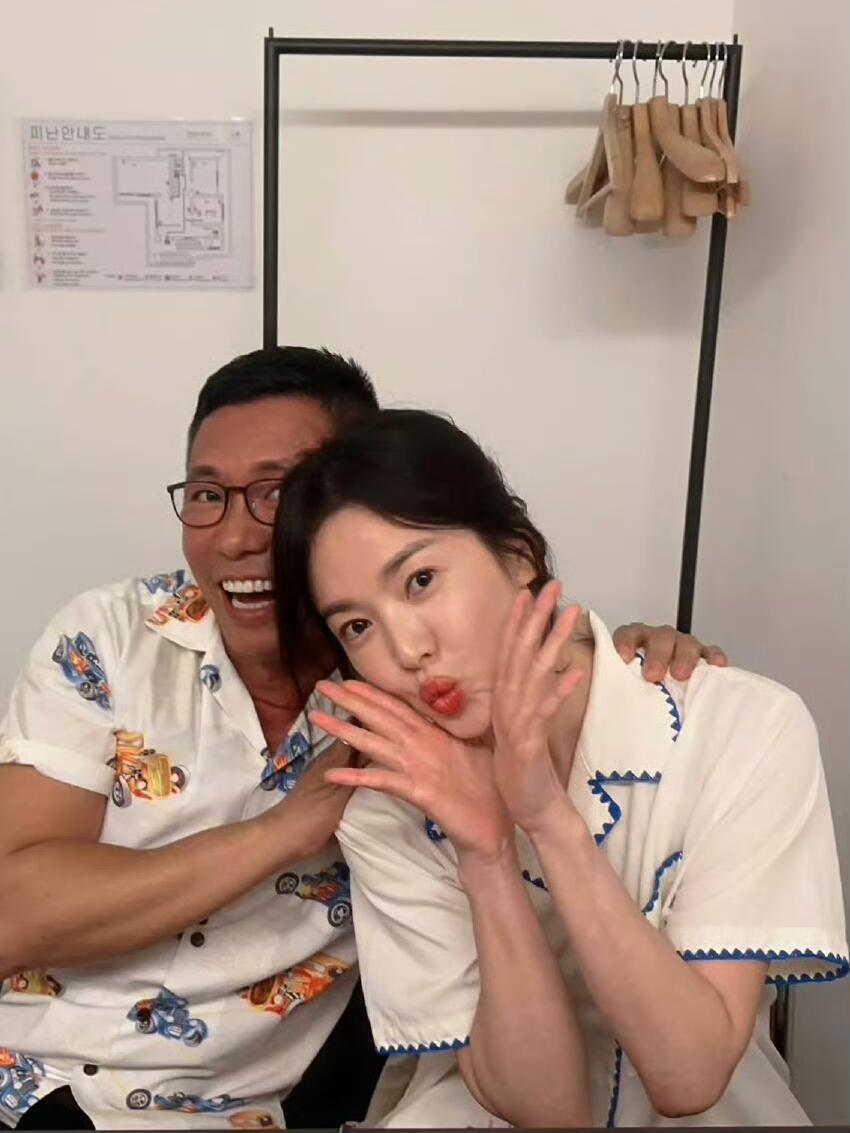 宋慧乔ins更新状态，姐姐好嫩啊，像20岁，她怎么不会老的❓ ​​​
