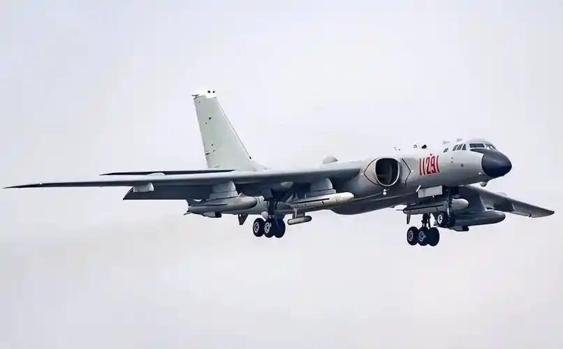 面对菲律宾一而再、再而三的挑衅举动，还私自非法划设演习禁区，这种肆意越界的行为着