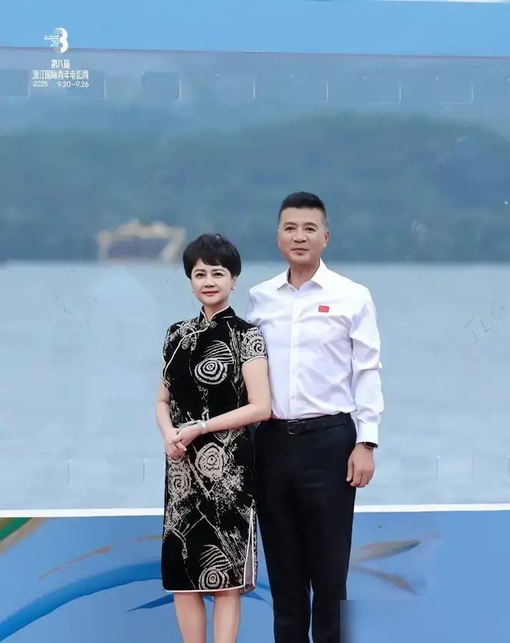 你敢信？32岁生日当天，奚望刚签完离婚协议，亲妈哭到攥不住纸巾，继父直接拍桌：离