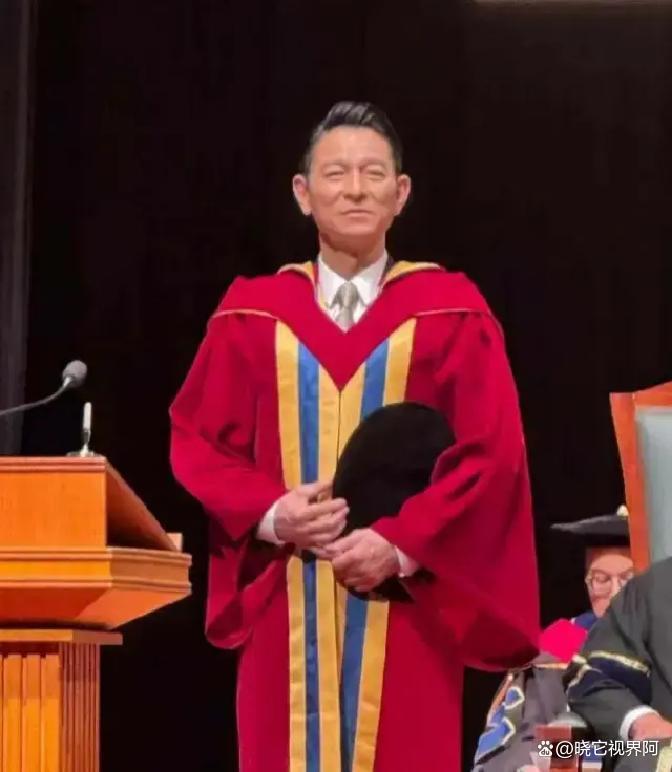 刘德华被授予荣誉博士，很多人第一次把学历和荣誉分清了
 香港浸会大学给刘德华颁授