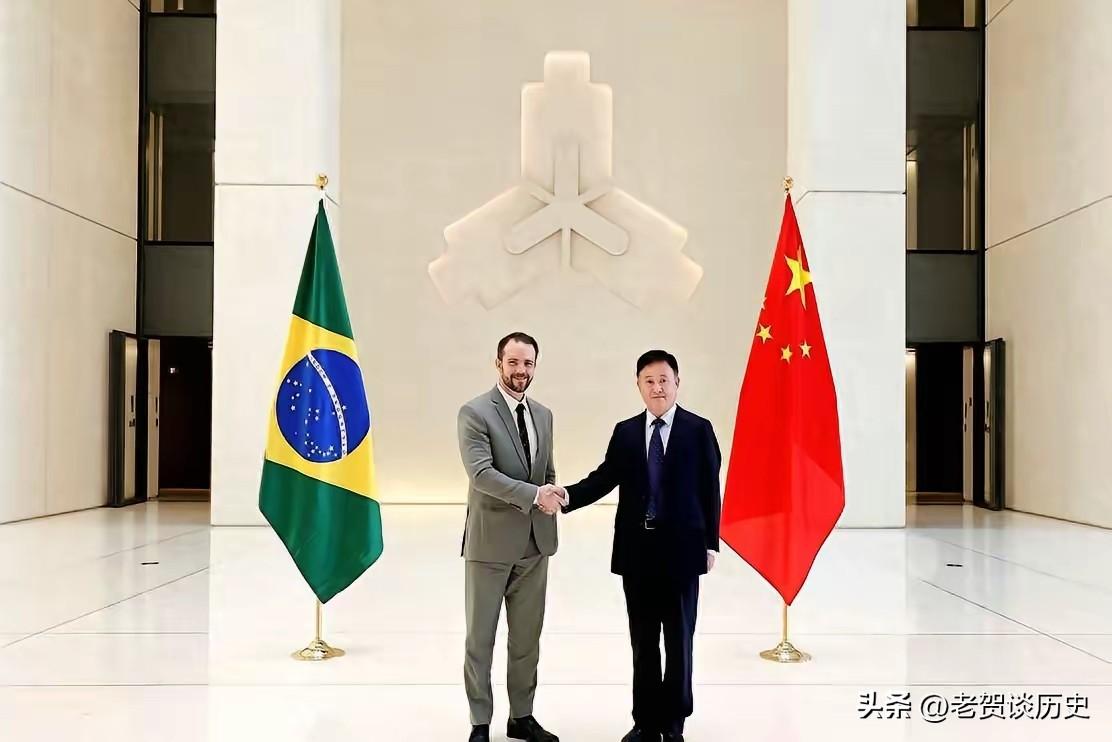 6月25日，一份盖着巴西财政部大印的申请函递到了中国。拉美第一大经济体张口要借钱