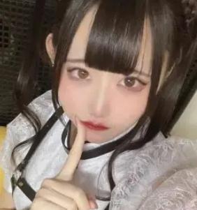 手段惊悚！一名 24 岁的女子在和男友同居交往期间，先后用剪刀剪掉对方乳头、拿斧