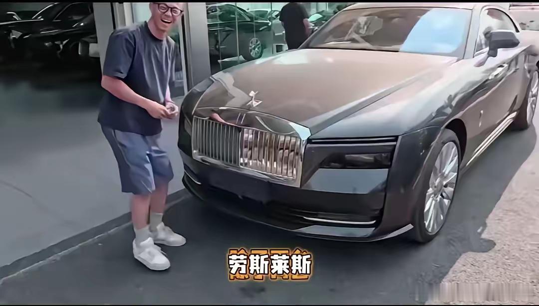 陈震当时巨资买下价值680万的劳斯莱斯闪灵，估计要报废了，而且好像还没买车损险这