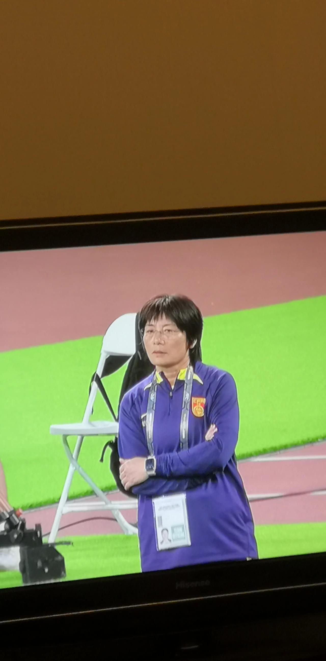 女足1：2不敌朝鲜，奥运会亚洲区预选赛出师不利。
女足防守如同筛子，朝鲜队两个进
