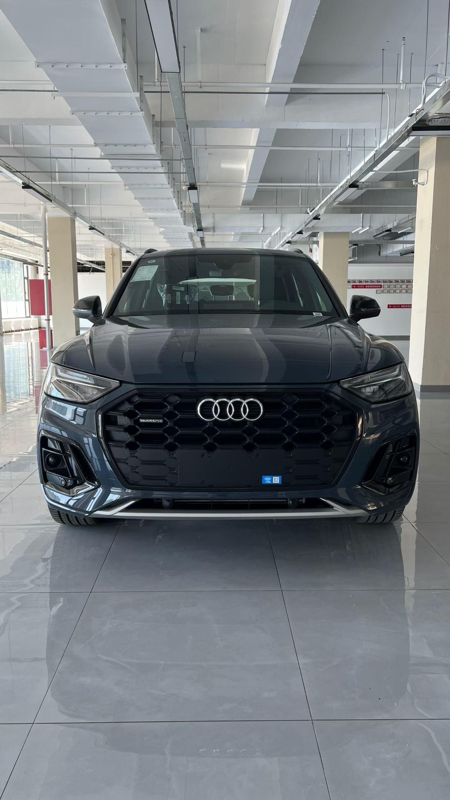 奥迪Q5L 40豪华动感指导价369800全款优惠129000裸车240800税